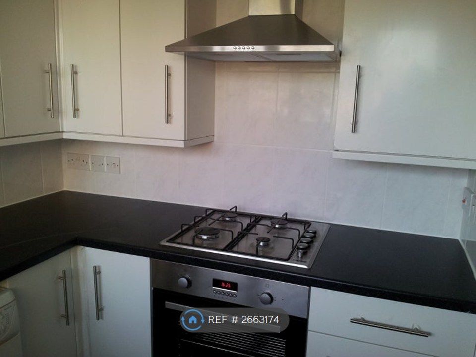 Property photo 1 of 7 Kitchen Side Aspect