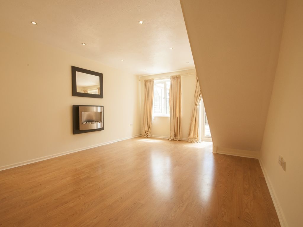 Property photo 2 of 9 Livingroom3