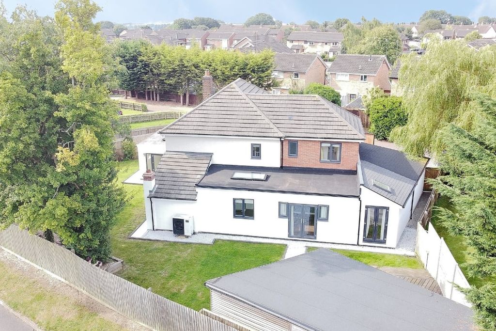 Property photo 2 of 33