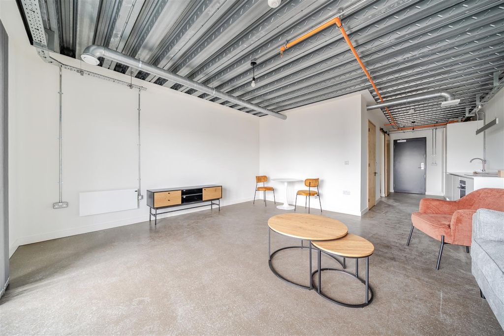 Property photo 3 of 11 1369192-6-68ee5E5E51A00.Jpg