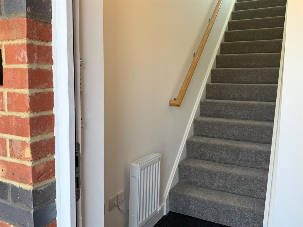 Property photo 3 of 20 Entry Way].Jpg