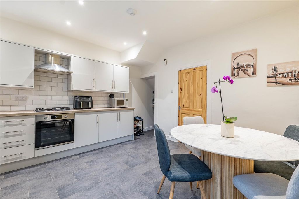Property photo 3 of 19 Kitchen/Dining Room