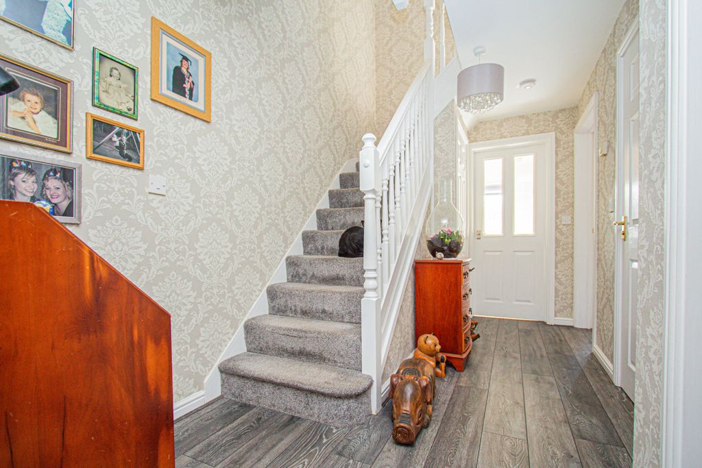 Property photo 2 of 21 Entrance Hall