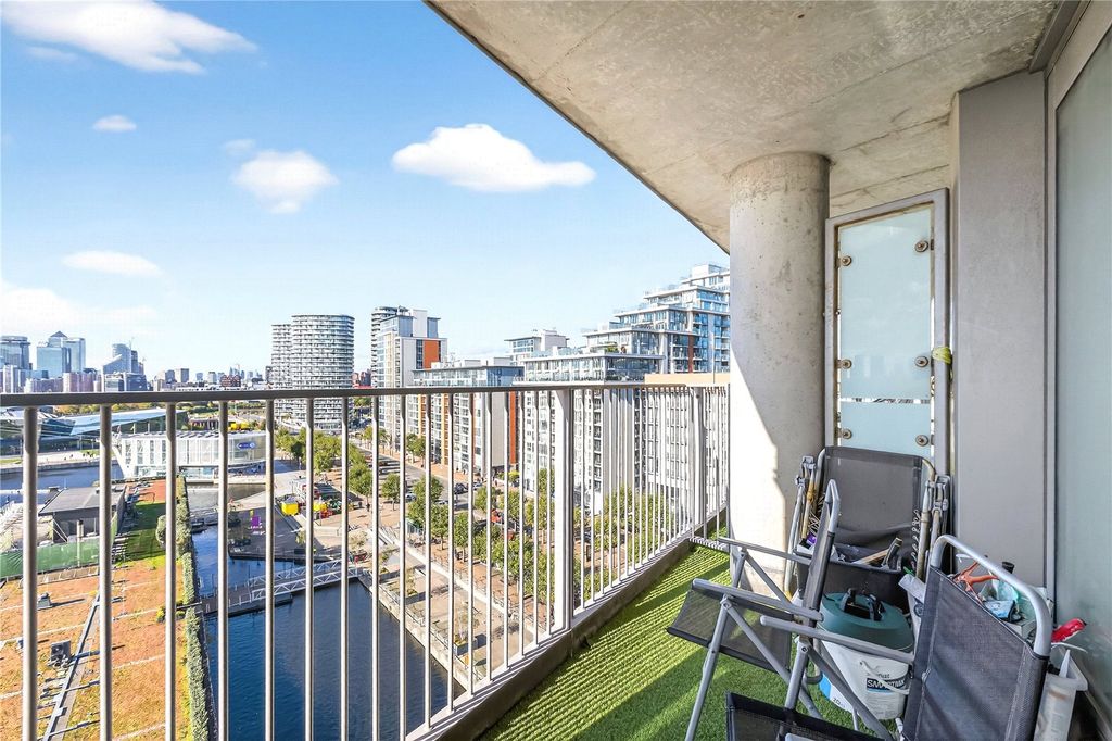 Property photo 2 of 20 Balcony