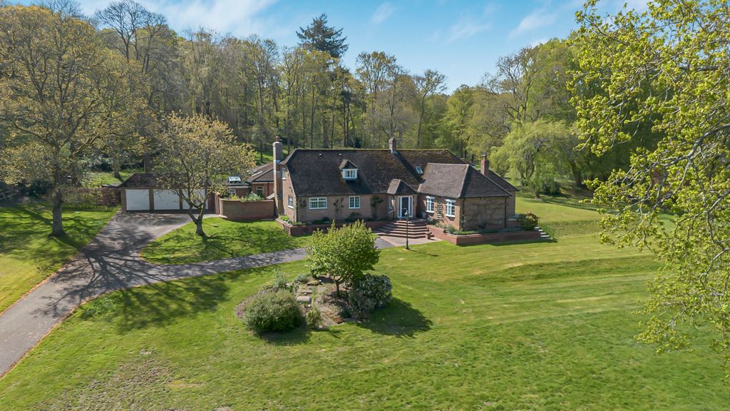 Additional image 2 of 5 bed detached house for saleSt Patricks Lane, Liss, Hampshire GU33