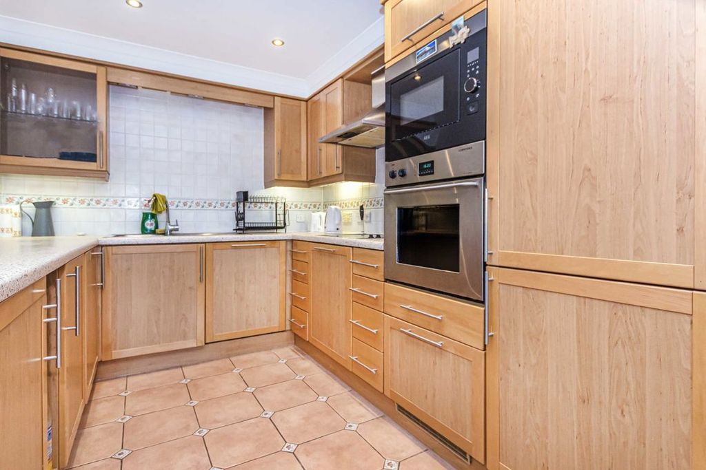 Property photo 3 of 6
