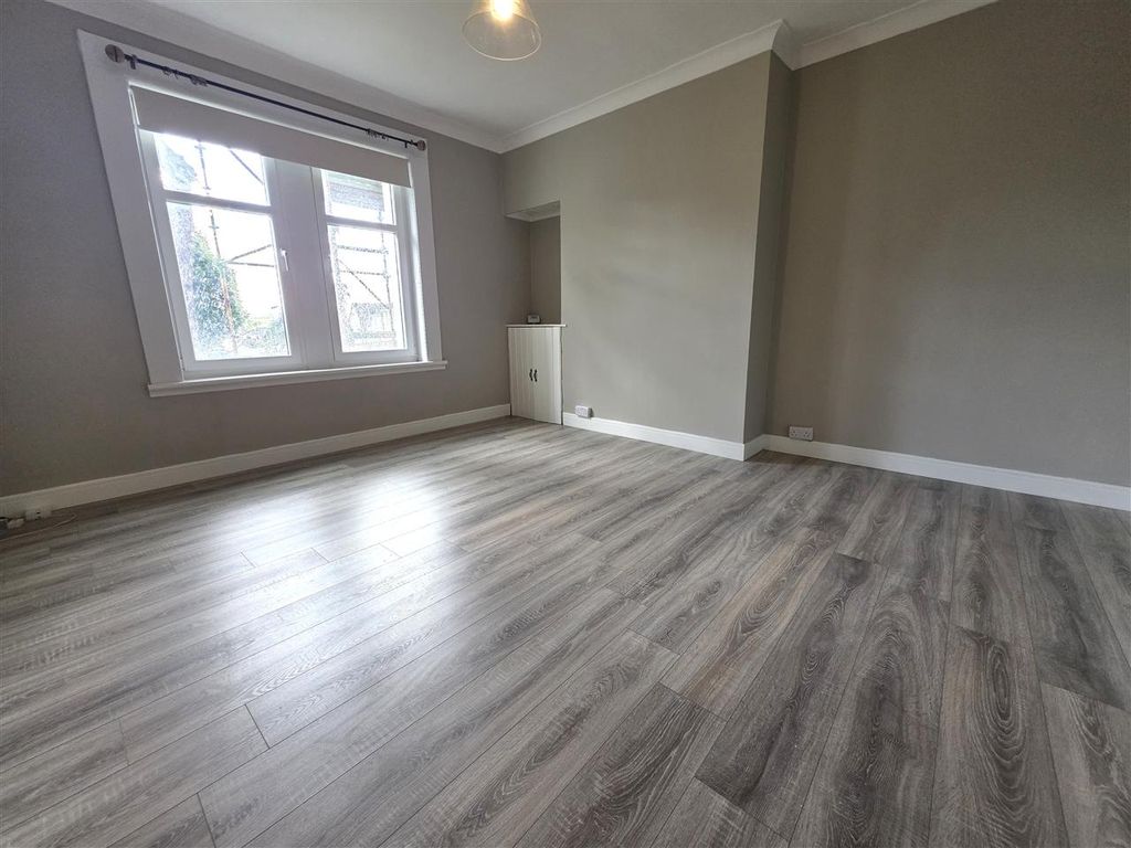 Property photo 2 of 15 Lounge
