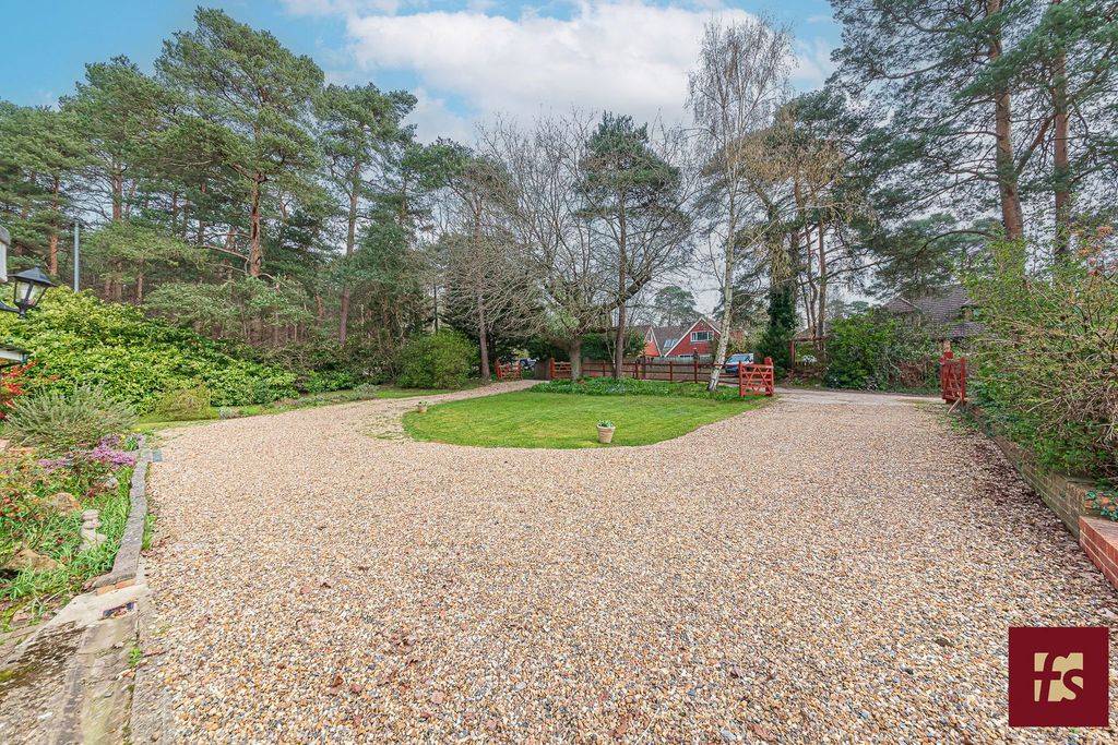 Property photo 2 of 20