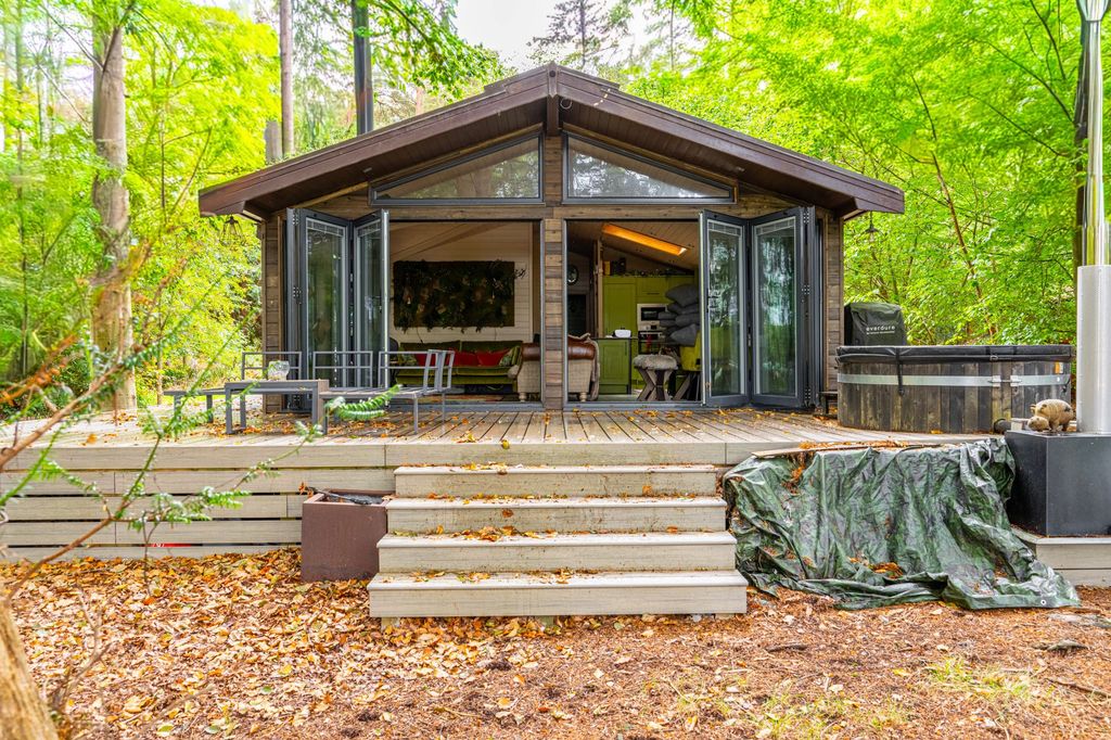 Property photo 1 of 18