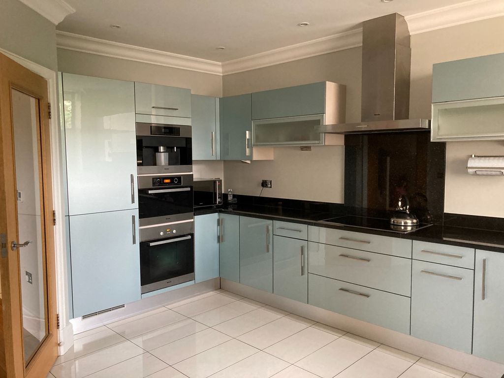 Property photo 3 of 37