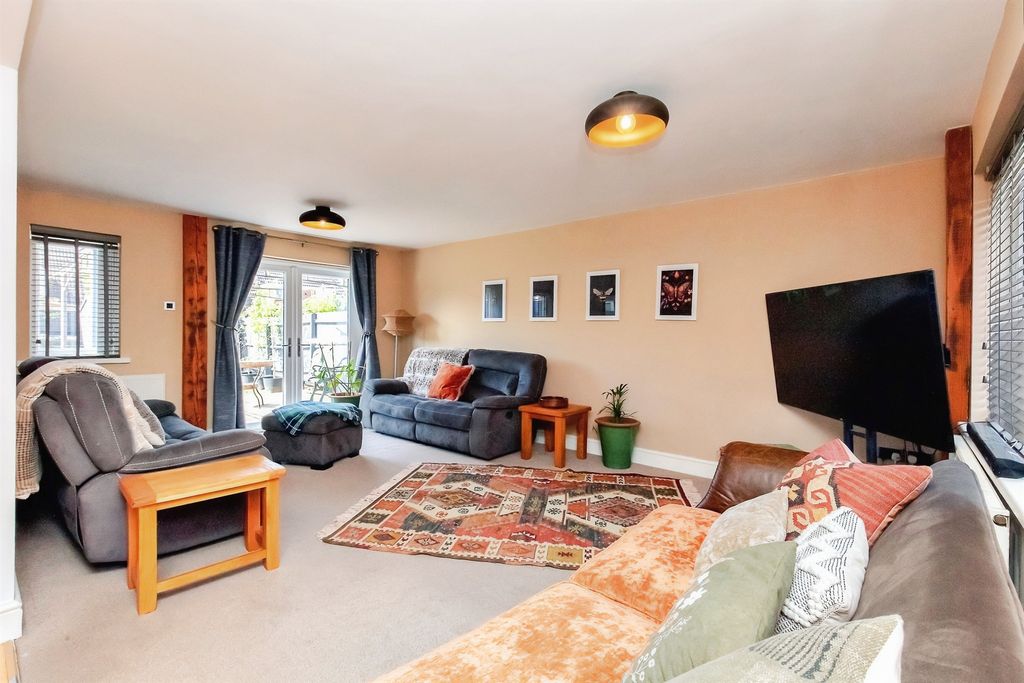 Property photo 3 of 21