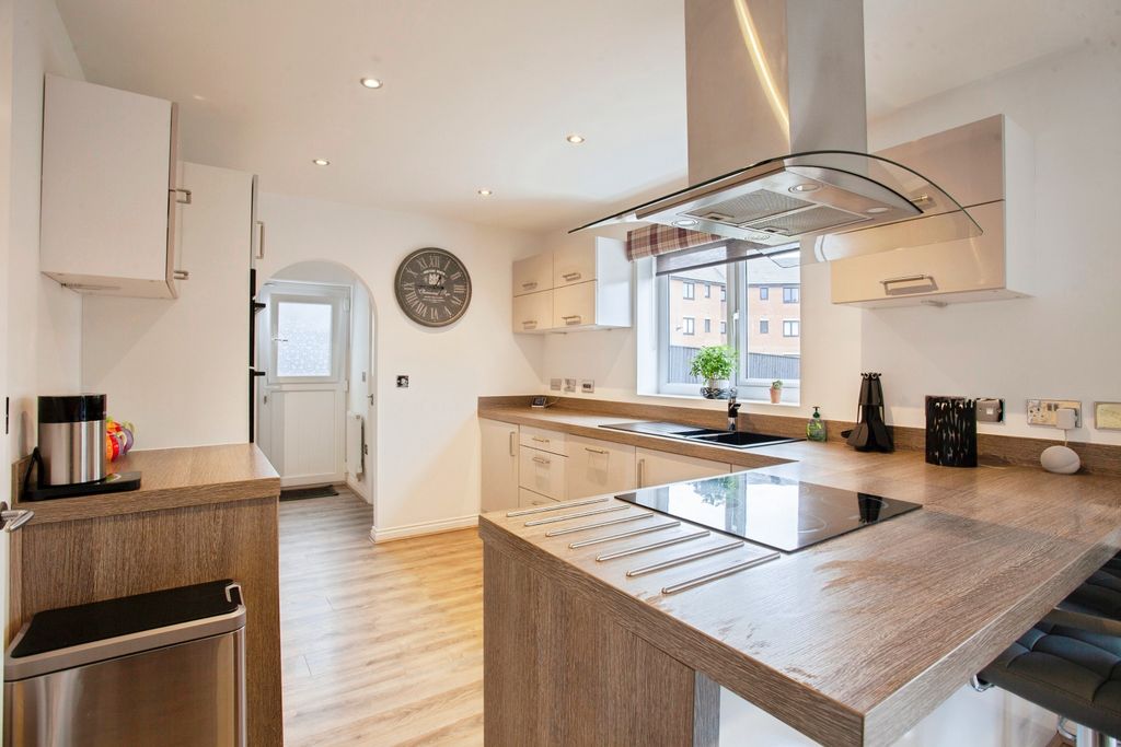 Property photo 3 of 24 Kitchen