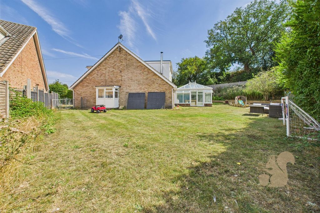 Property photo 3 of 17 Garden