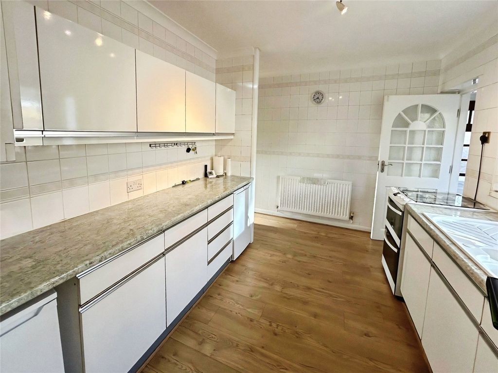 Property photo 3 of 18 Kitchen