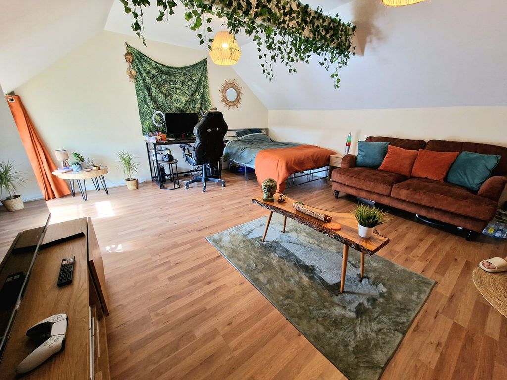 Property photo 3 of 5