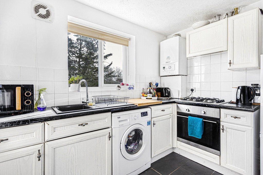 Property photo 2 of 8 Kitchen
