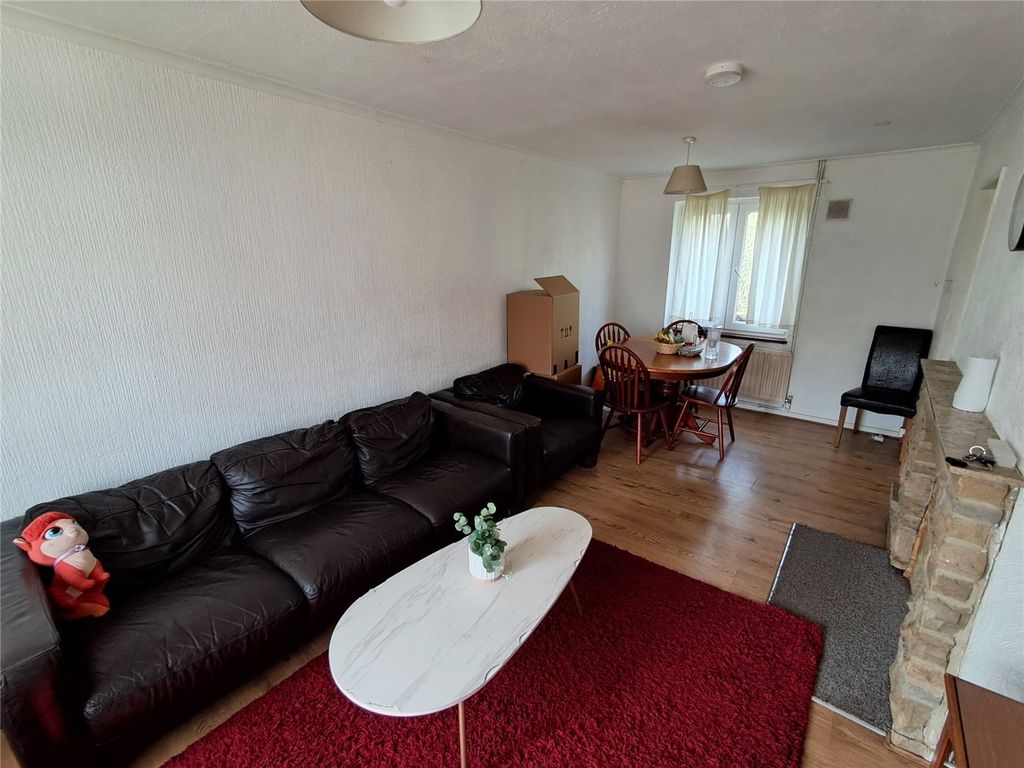 Property photo 3 of 9 Lounge
