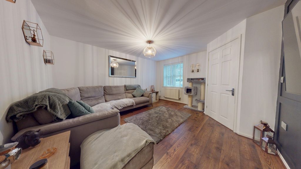 Property photo 2 of 22 4844903