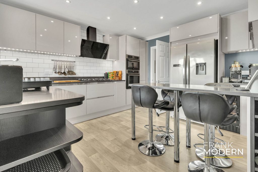 Property photo 2 of 70 Kitchen