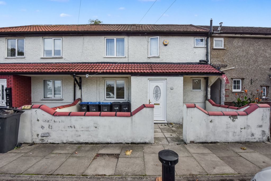 Property photo 1 of 10 2 Meadow Close, Enfield, En3 5Pe