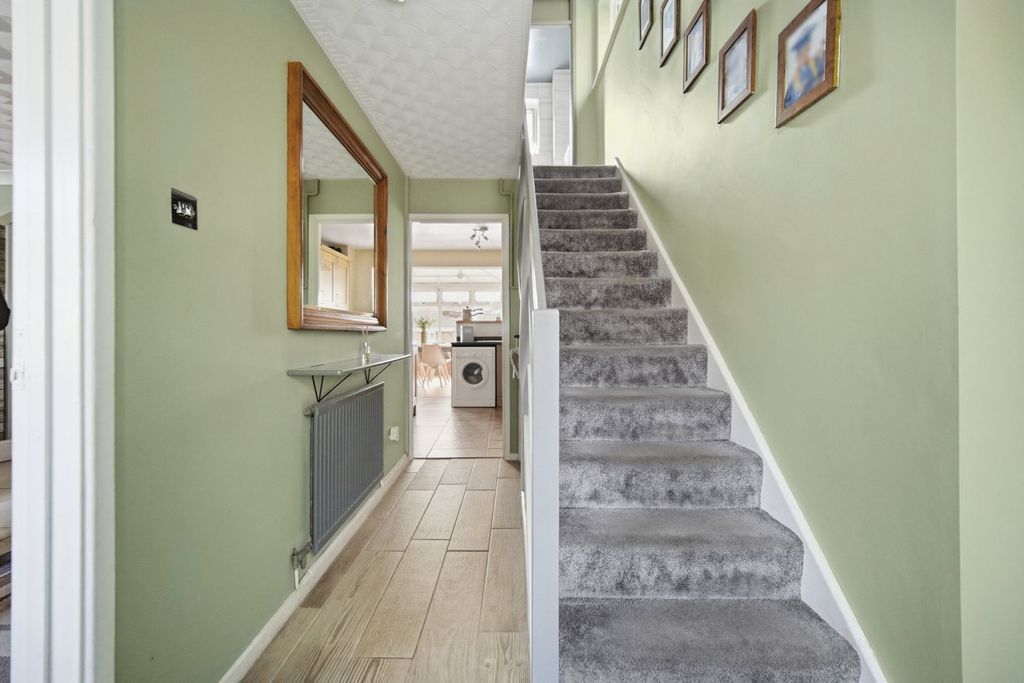 Property photo 3 of 39