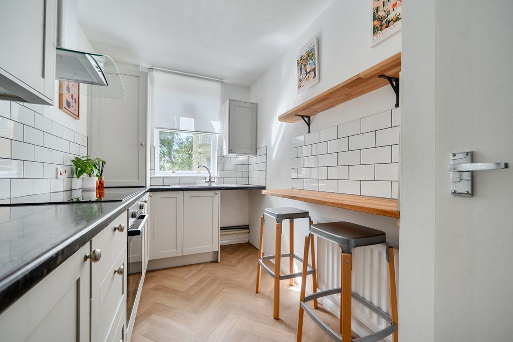 Property photo 3 of 19 5573552