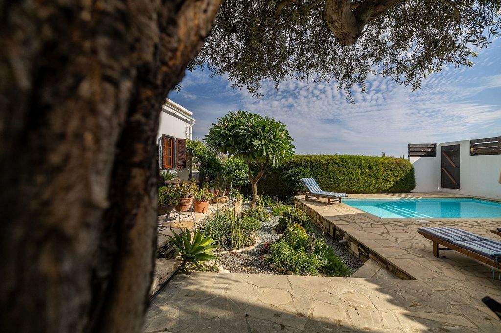 Property photo 2 of 48