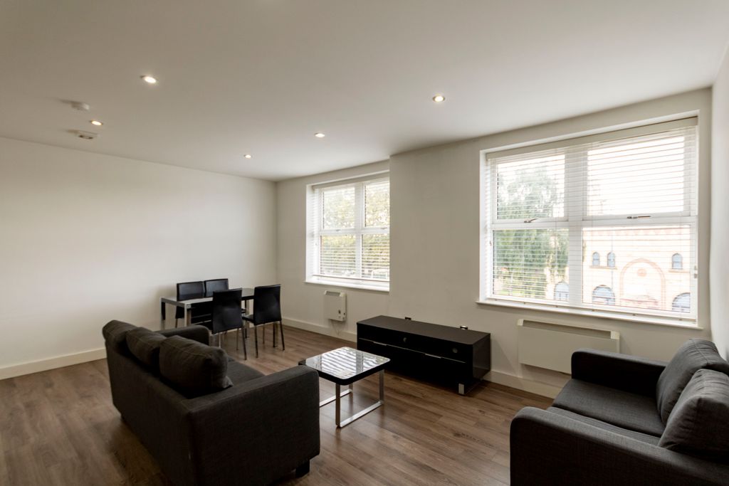 Property photo 2 of 8