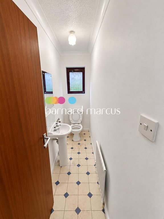 Property photo 3 of 7 Cloakroom/wc