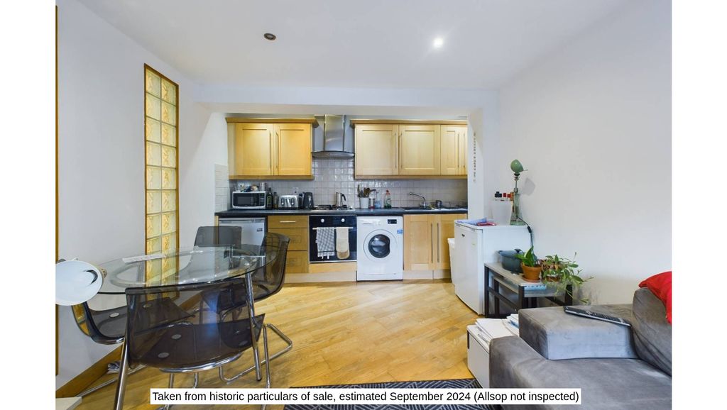 Property photo 2 of 11 92B0ba7E-133c-4463-8448-3868B1A533Ab.Jpg