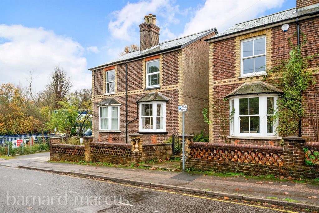 Property photo 1 of 8