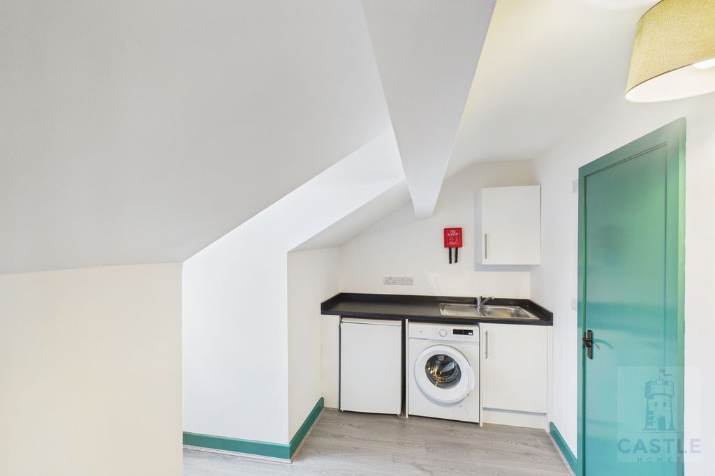 Property photo 2 of 14 Bedroom 6