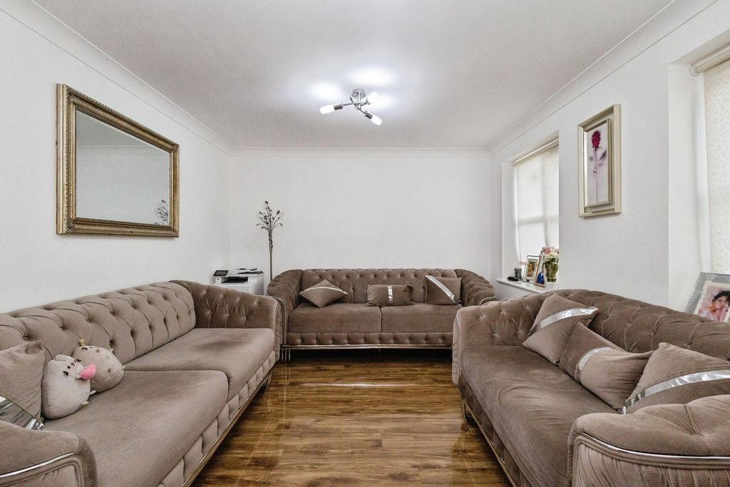 Property photo 2 of 17 Pbox-Img.Jpg