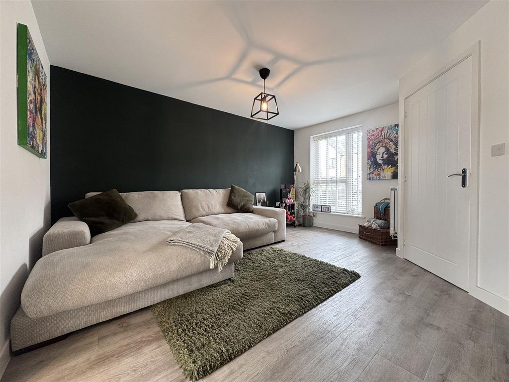 Property photo 2 of 52