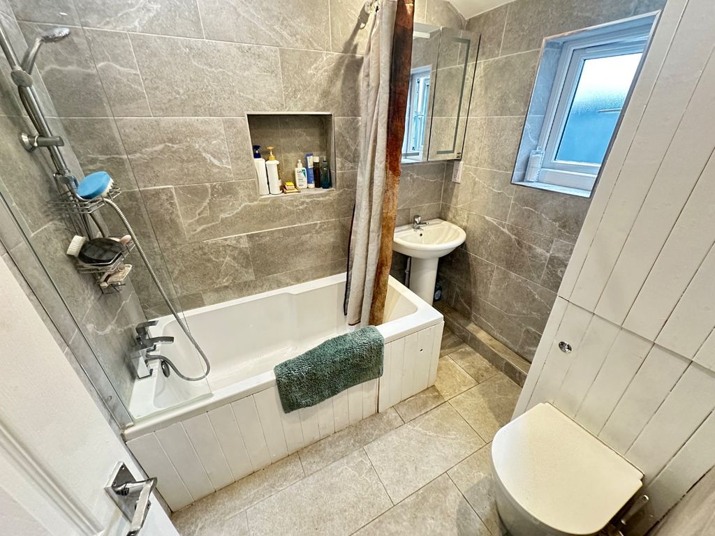 Property photo 3 of 8 5425742