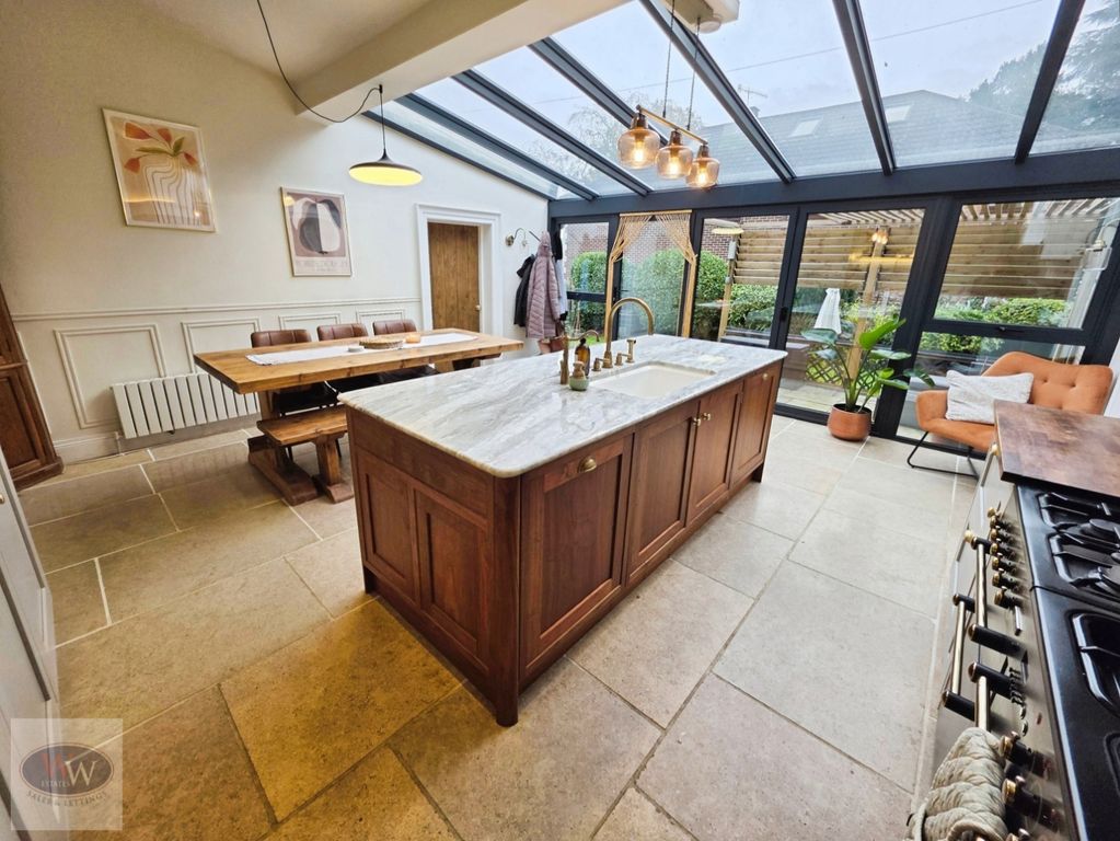 Property photo 3 of 34 Dining Kitchen