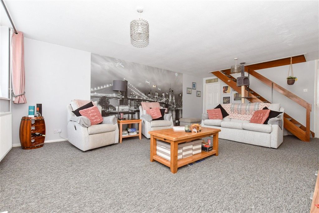 Property photo 3 of 16 Lounge