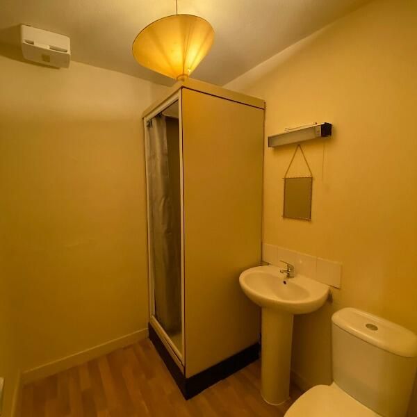 Property photo 3 of 10 Bathroom