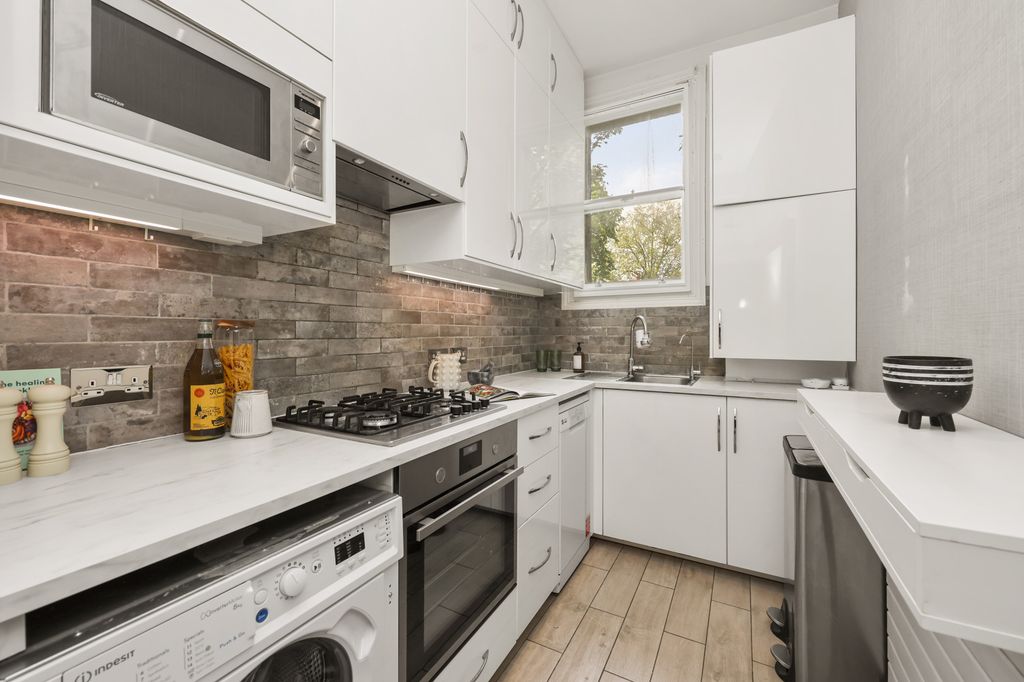 Property photo 2 of 22