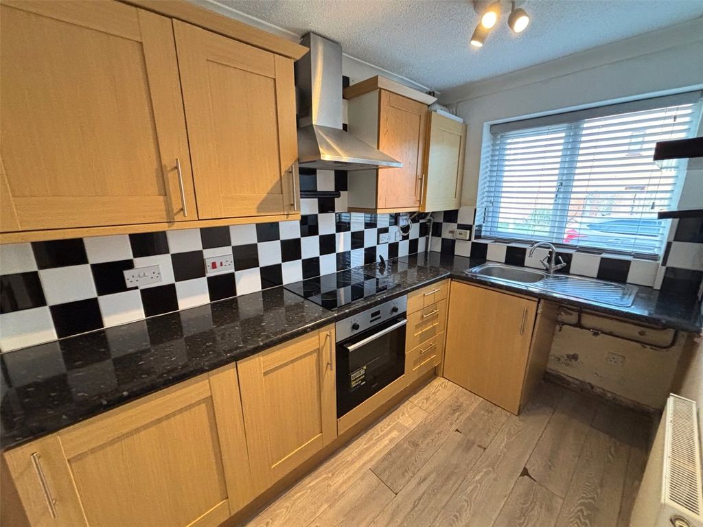 Property photo 2 of 14 Picture No. 21
