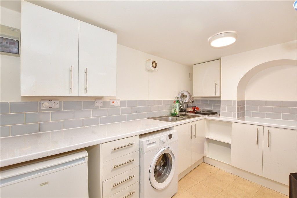 Property photo 2 of 6 Kitchen