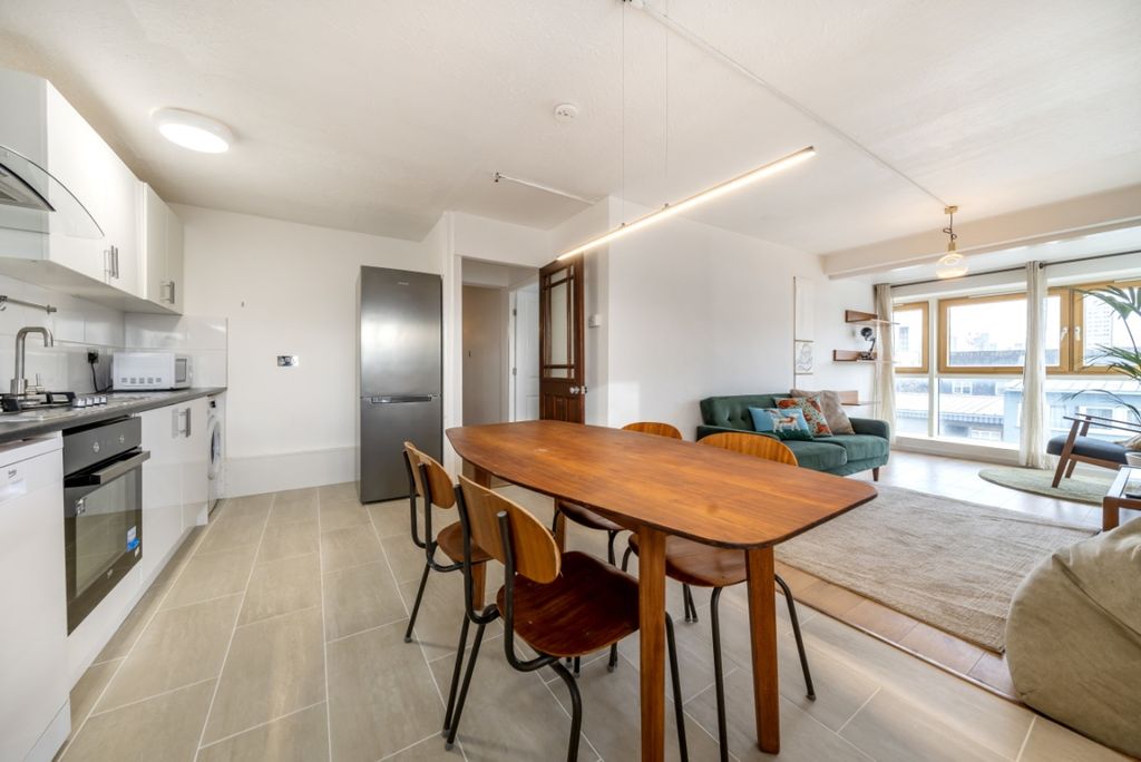 Property photo 1 of 6 931003 (2)