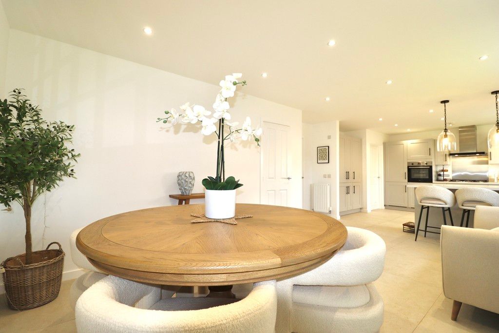 Additional image 8 of 4 bed detached house to rentEast Kip Walk, Murieston EH54