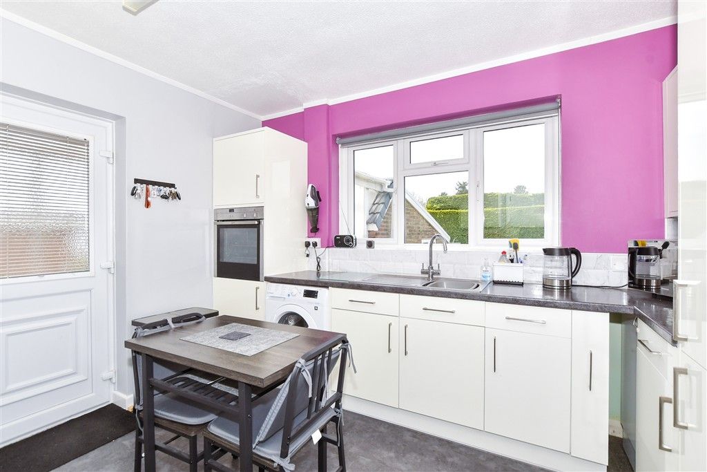 Property photo 3 of 9 Kitchen