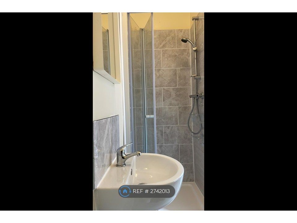 Property photo 3 of 9 Ensuite