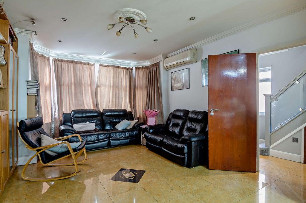 Property photo 3 of 41