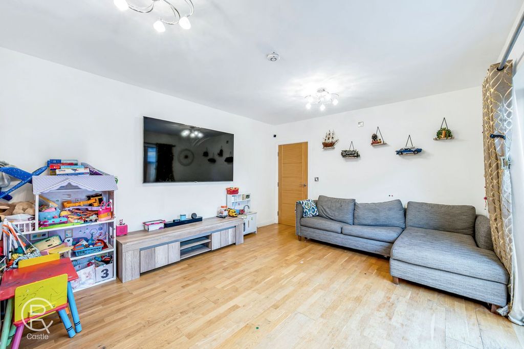Property photo 3 of 14