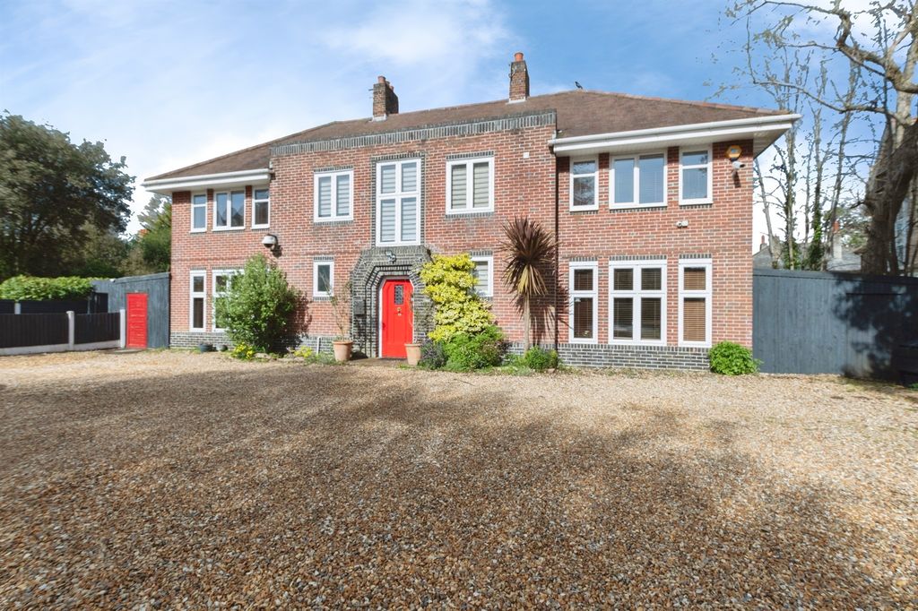 Property photo 1 of 22