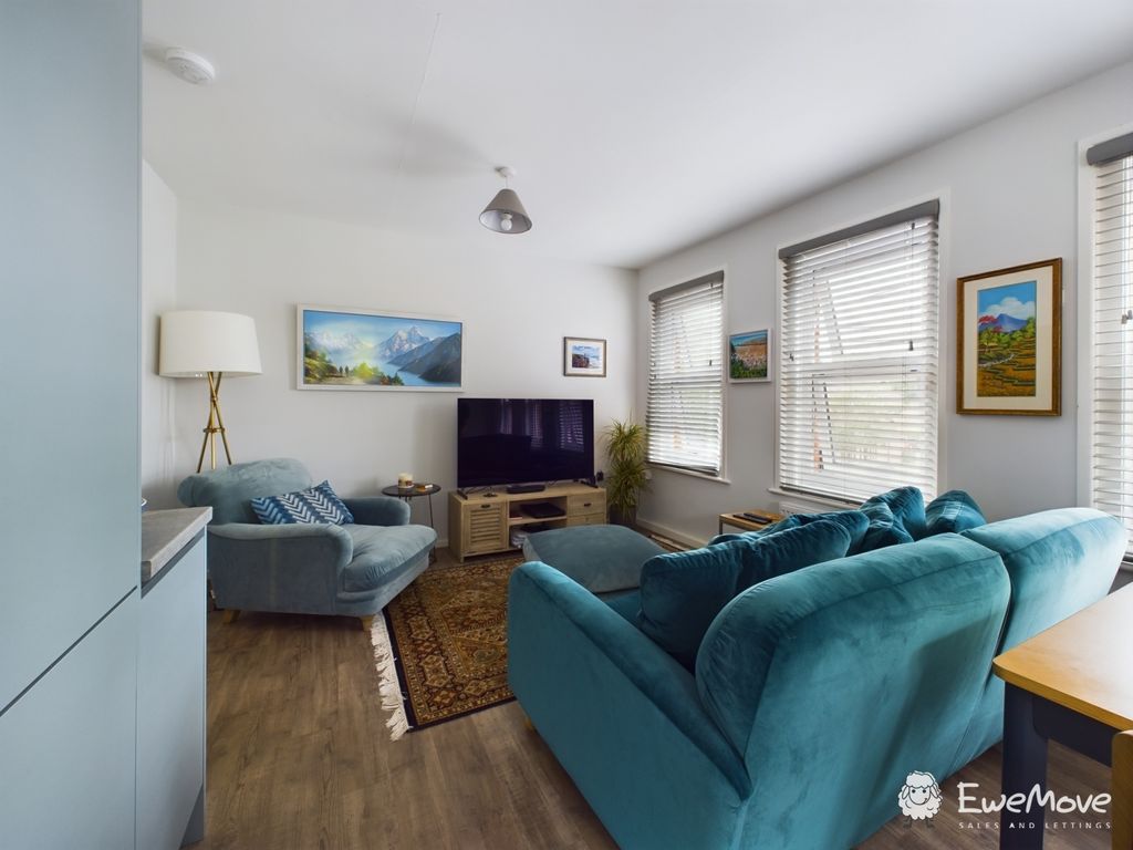 Property photo 3 of 7 Cam02877G0-Pr0052-Still012