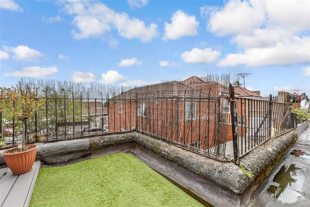 Property photo 1 of 9 Balcony / Terrace